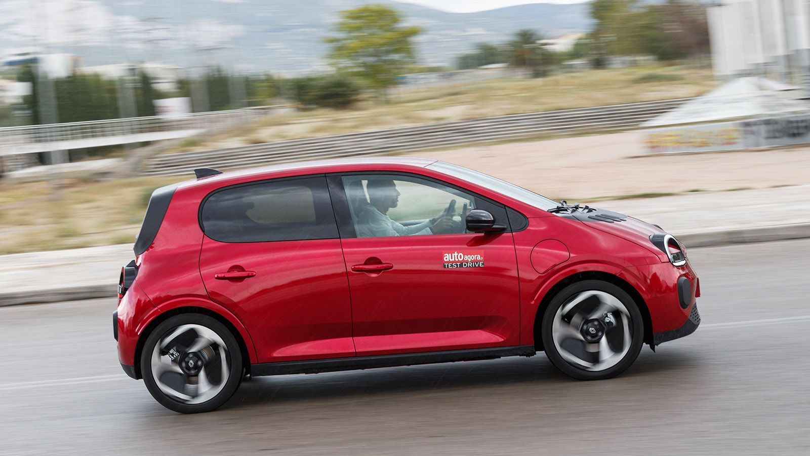 Δοκιμή Renault Twingo E-Tech 80 PS: Μικρό στο μάτι, μεγάλο στην πόλη